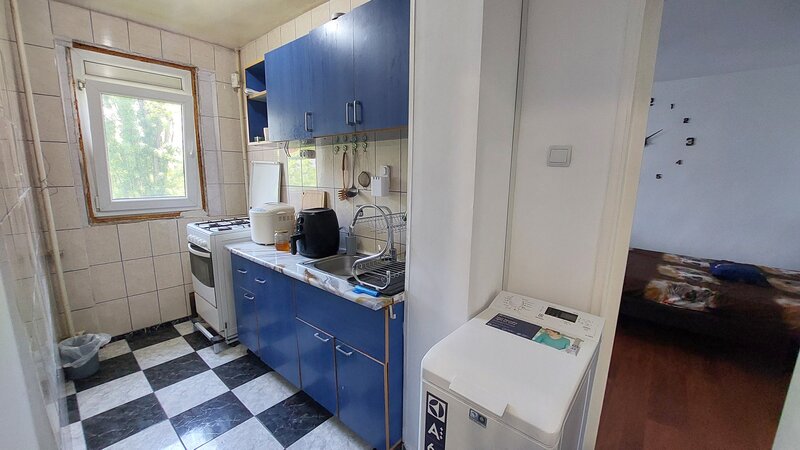 Titan, apartament 2 camere decomandat, et. 3 metrou 1 Decembrie Trapezului.