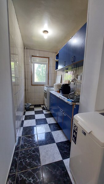 Titan, apartament 2 camere decomandat, et. 3 metrou 1 Decembrie Trapezului.