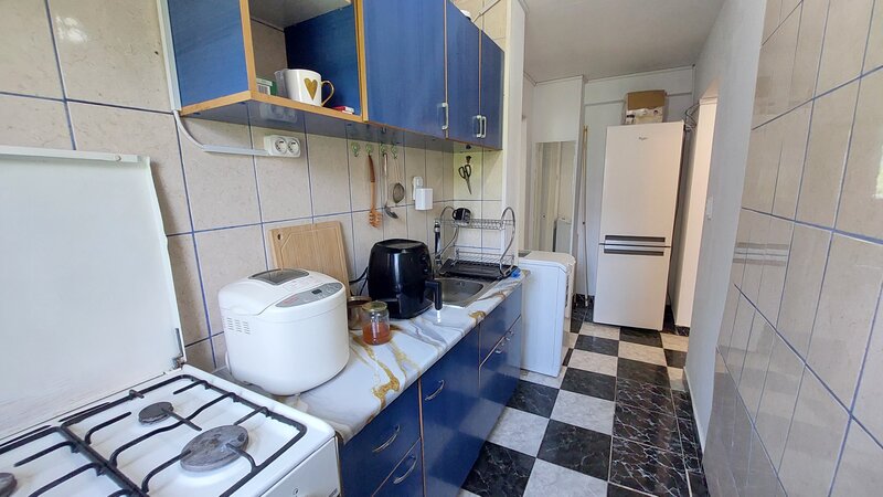 Titan, apartament 2 camere decomandat, et. 3 metrou 1 Decembrie Trapezului.
