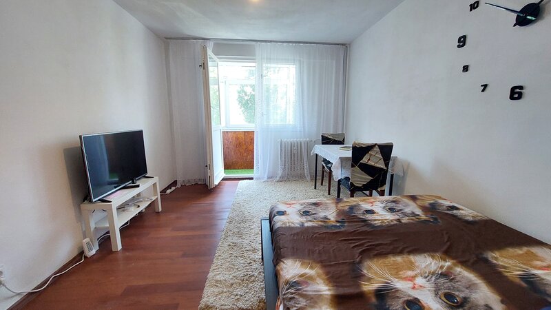 Titan, apartament 2 camere decomandat, et. 3 metrou 1 Decembrie Trapezului.