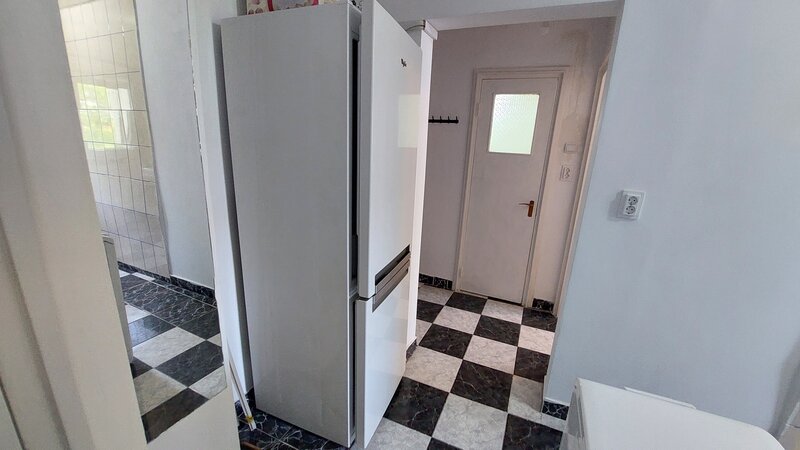 Titan, apartament 2 camere decomandat, et. 3 metrou 1 Decembrie Trapezului.