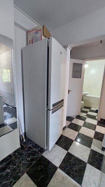 Titan, apartament 2 camere decomandat, et. 3 metrou 1 Decembrie Trapezului.