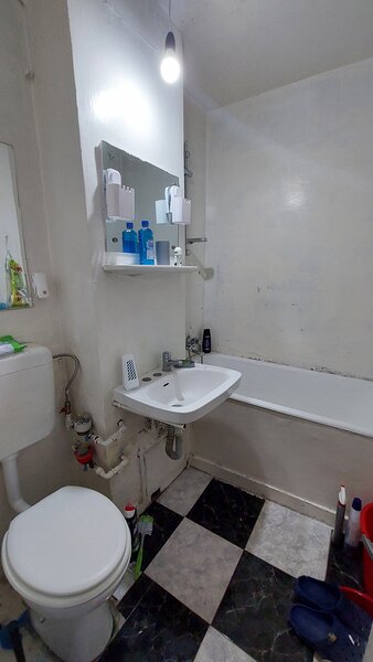 Titan, apartament 2 camere decomandat, et. 3 metrou 1 Decembrie Trapezului.