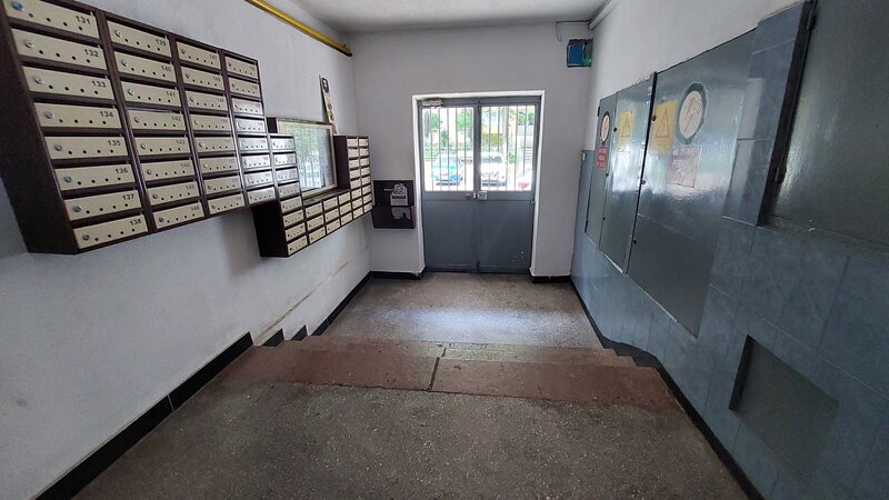 Titan, apartament 2 camere decomandat, et. 3 metrou 1 Decembrie Trapezului.